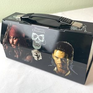PIRATES OF THE CARIBBEAN METAL TIN LUNCH BOX. COLLECTIBLE DISNEY